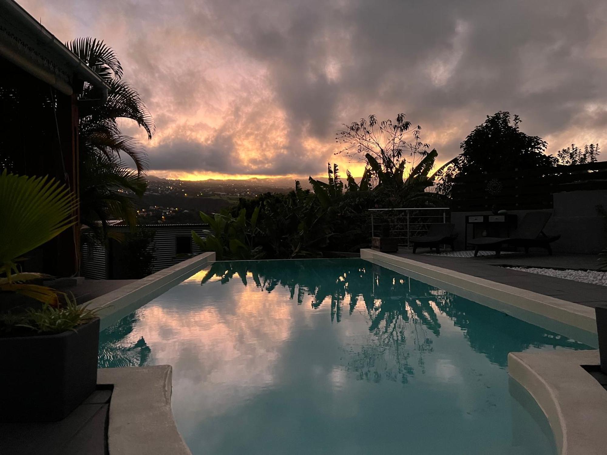 Villa Ti Moon, Entre Deux, Piscine Екстериор снимка